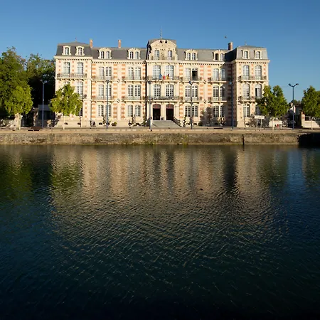 Les Jardins Du Mess Hotell