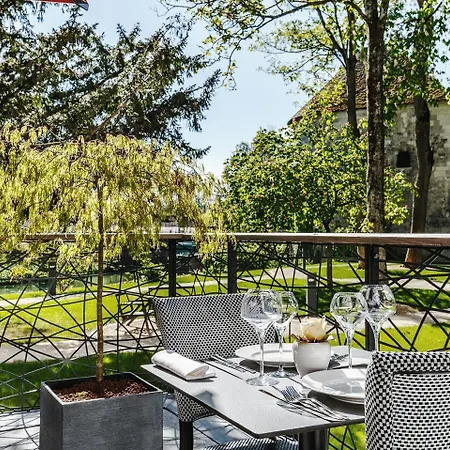 호텔 Les Jardins Du Mess 4*