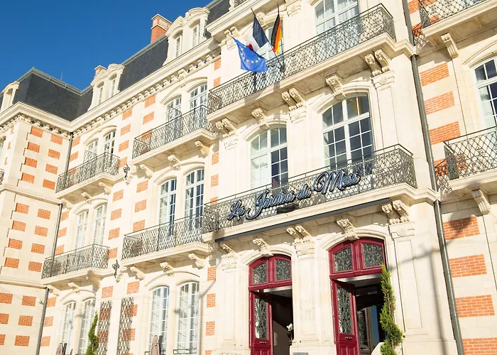 Les Jardins Du Mess 4*