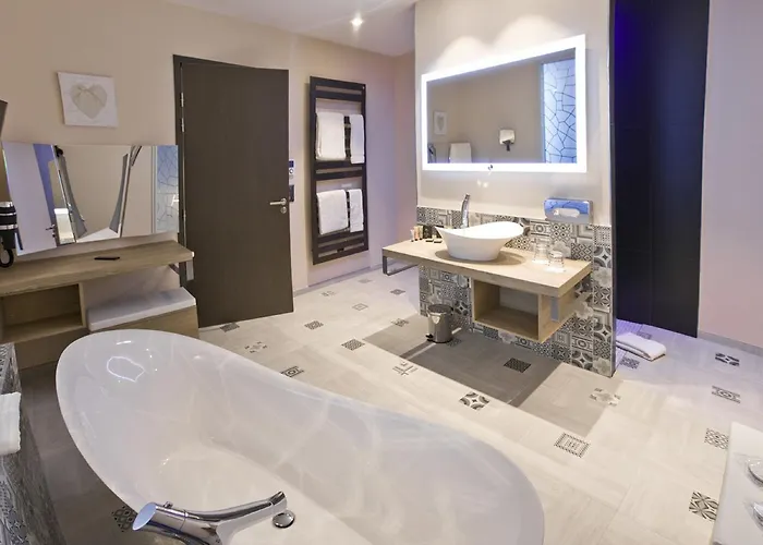 Les Jardins Du Mess Hotel 4*