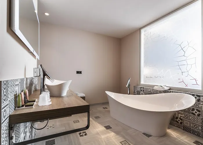 Les Jardins Du Mess Hotel 4*